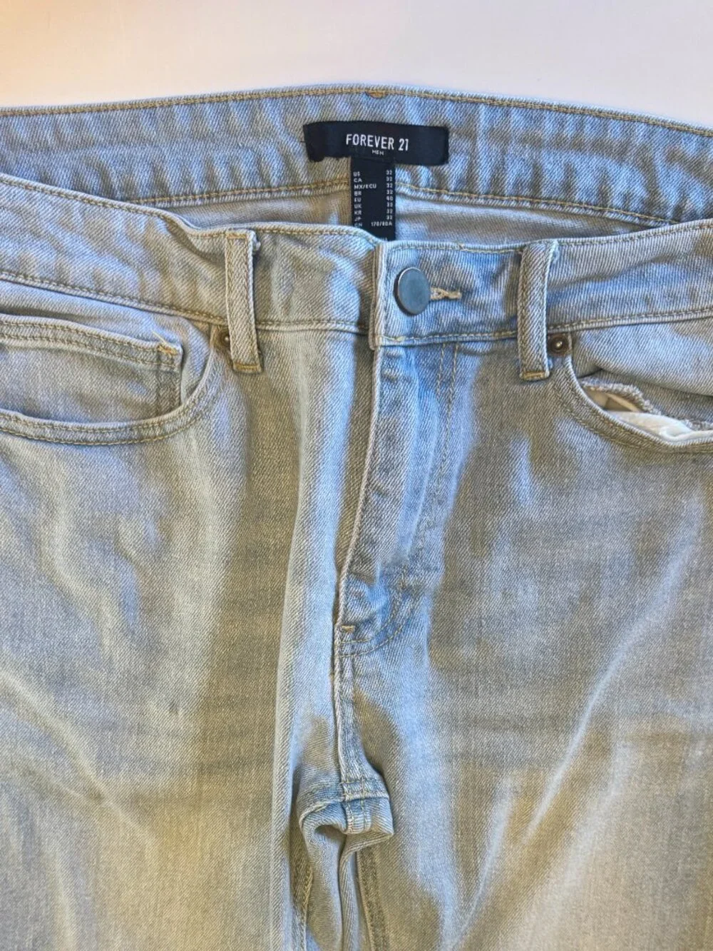 Forever 21 Men's Light Wash Straight Leg Jeans Size 32 x 30